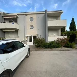 https://apartman-lili-zaton-zadar.hotelinzadar.com